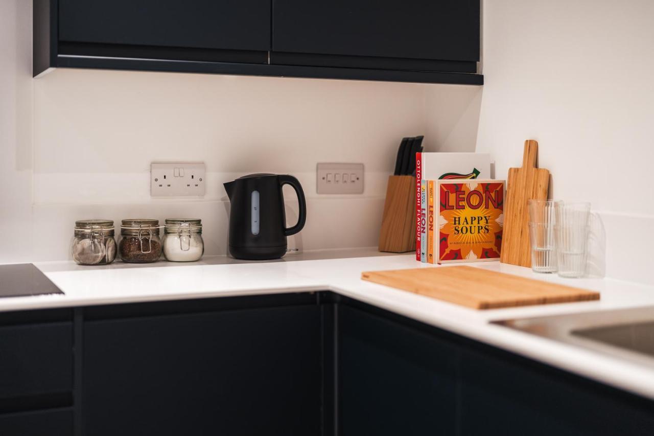 Wych Cottage, Striking 2 Bed, Parking, Ground Floor Flat - Step Free 萨默顿 外观 照片