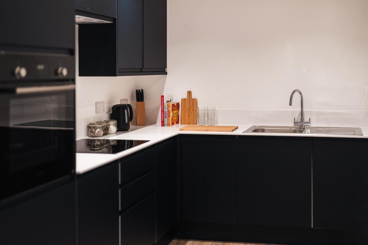 Wych Cottage, Striking 2 Bed, Parking, Ground Floor Flat - Step Free 萨默顿 外观 照片