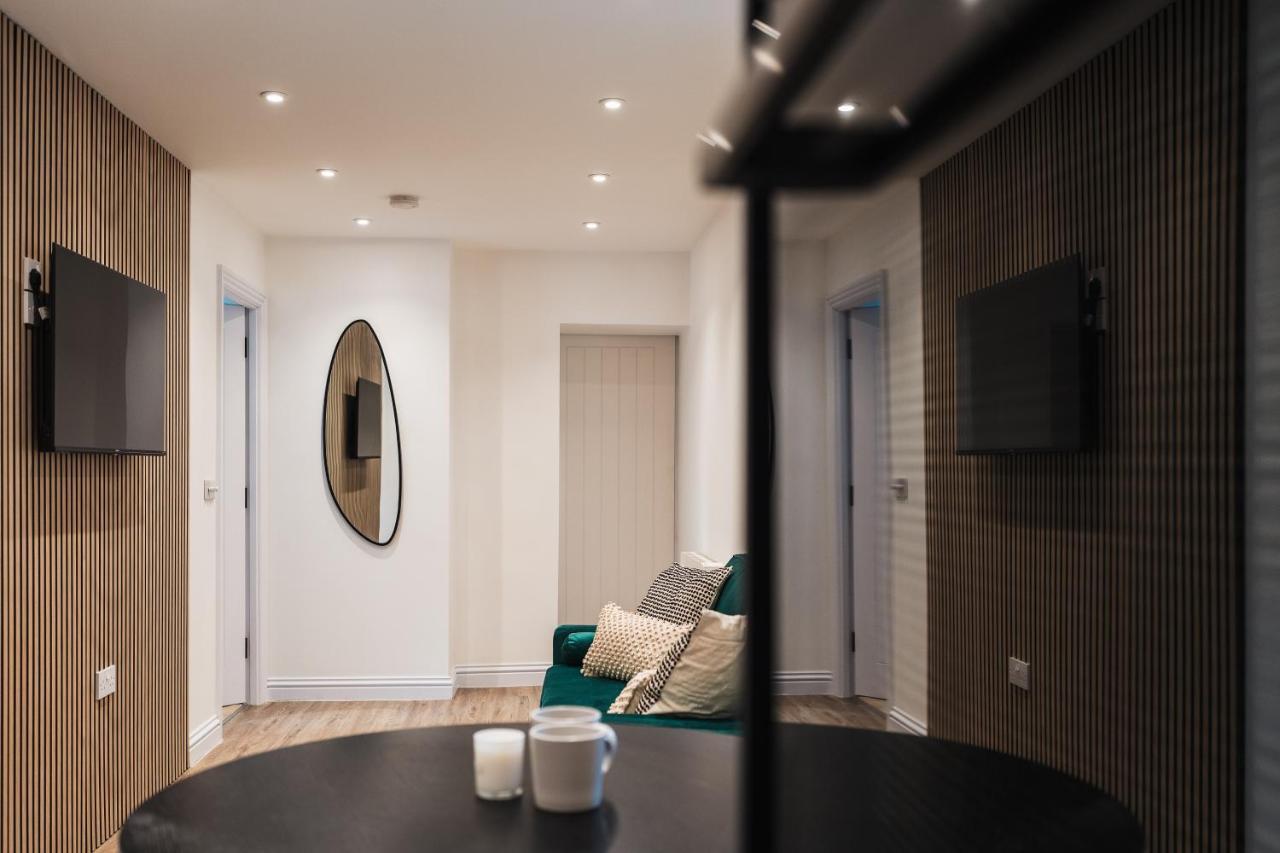 Wych Cottage, Striking 2 Bed, Parking, Ground Floor Flat - Step Free 萨默顿 外观 照片