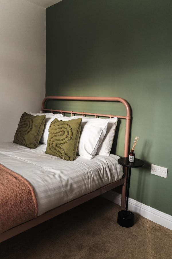 Wych Cottage, Striking 2 Bed, Parking, Ground Floor Flat - Step Free 萨默顿 外观 照片
