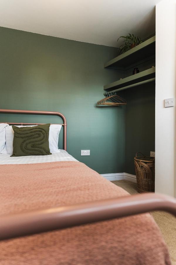 Wych Cottage, Striking 2 Bed, Parking, Ground Floor Flat - Step Free 萨默顿 外观 照片